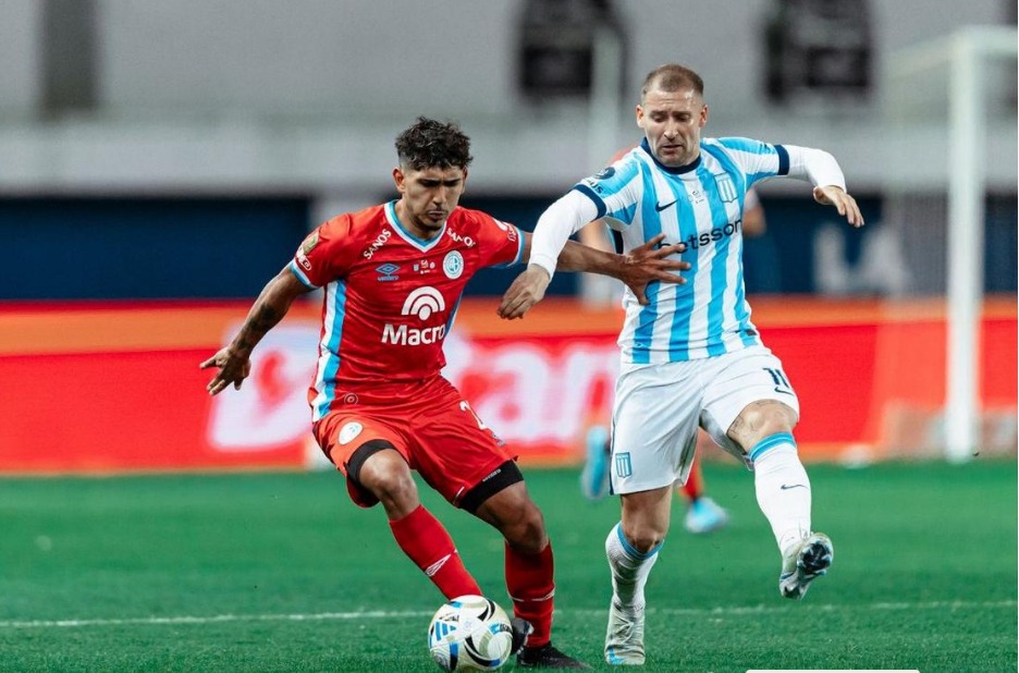 Con polémica en el final, Racing revivió, le ganó a Belgrano y avanzó a cuartos de Copa Argentina